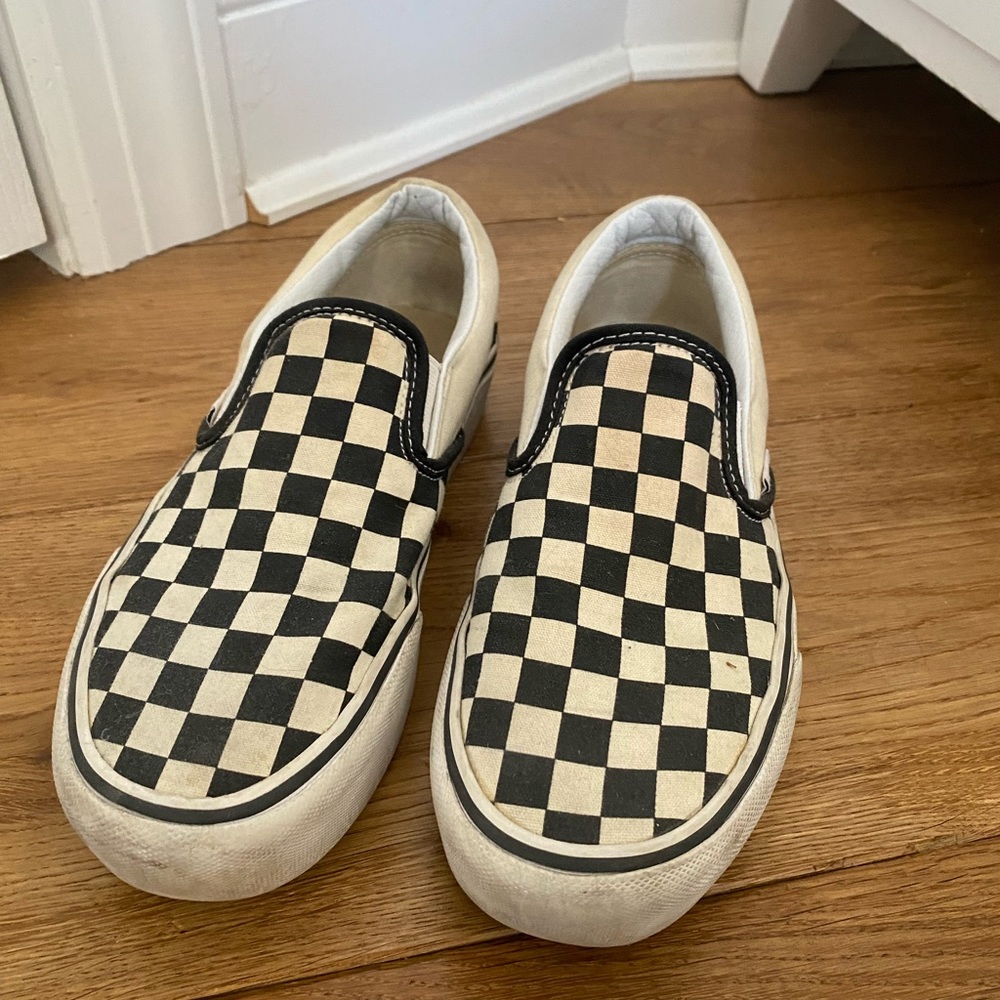 Checkered slip on vans women’s 7.5/men’s 6